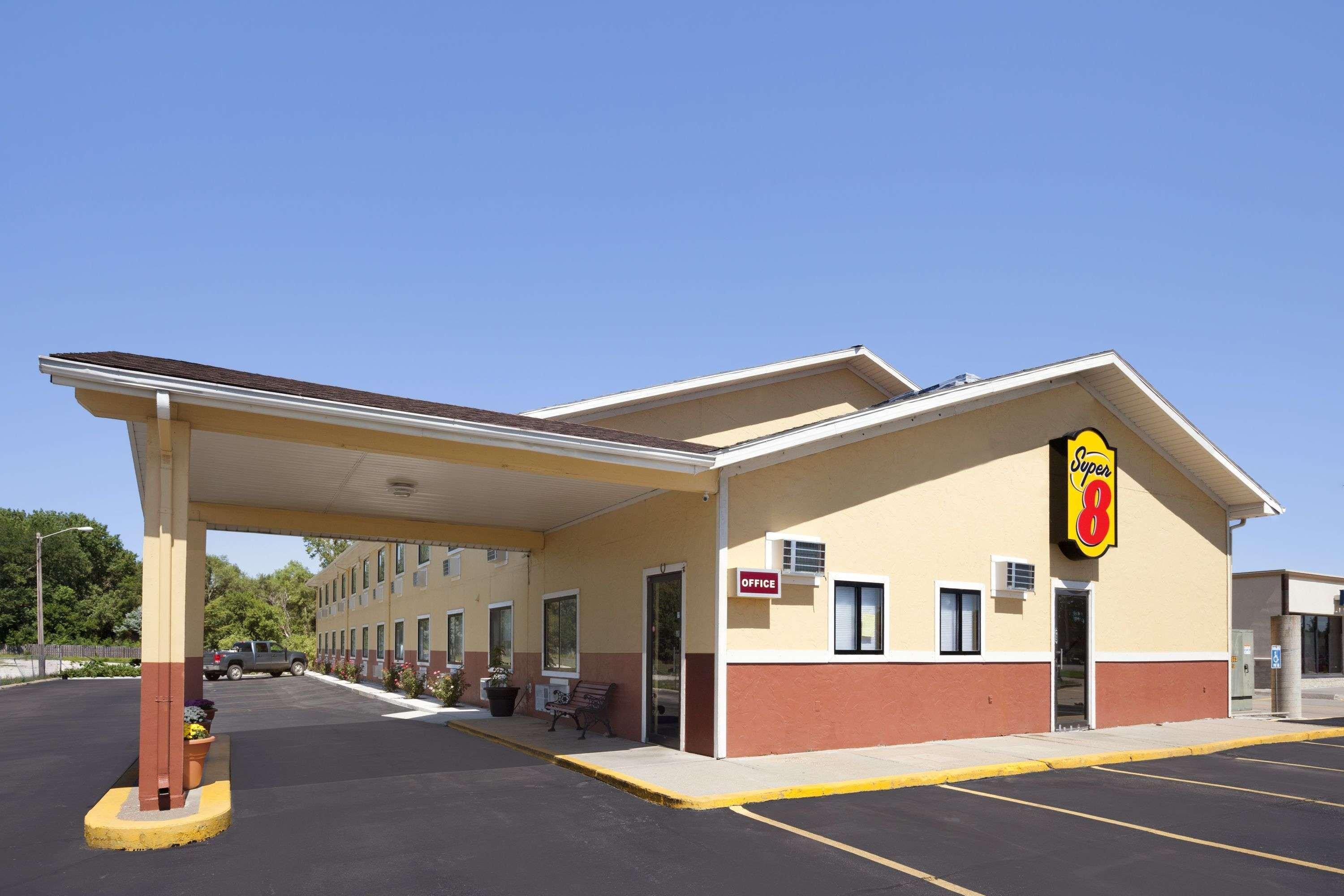 Super 8 By Wyndham Fremont Ne Motel Exterior foto